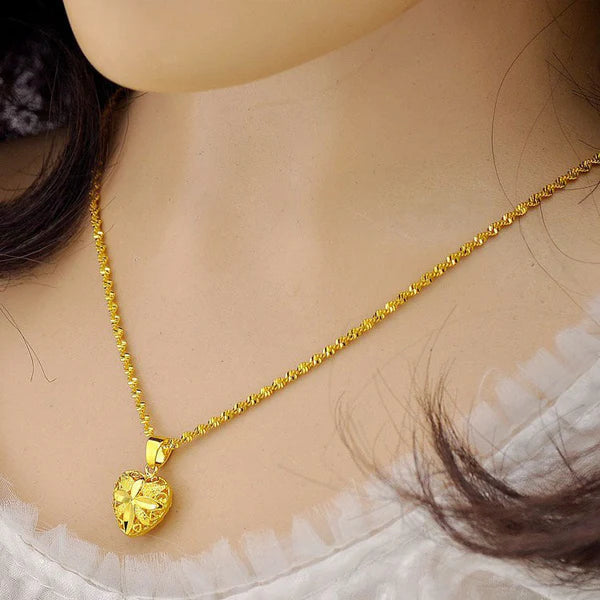 (عقد قلب الهالة الذهبية)  Gold Aura Heart Necklace