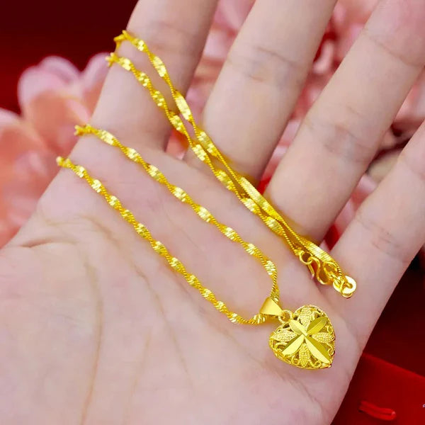(عقد قلب الهالة الذهبية)  Gold Aura Heart Necklace